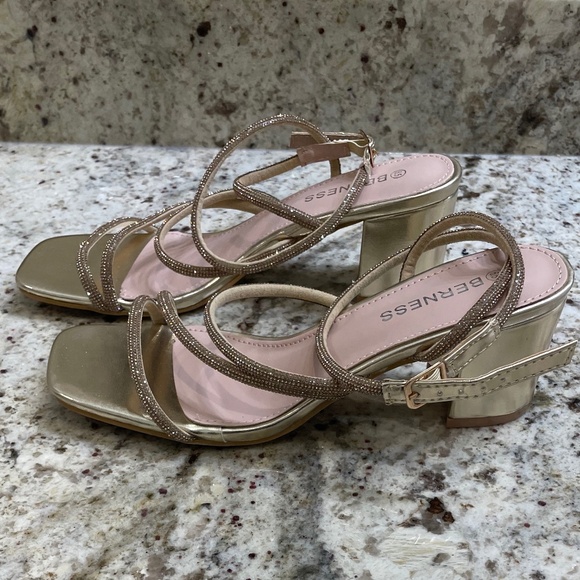 NWOT Berness Gold Strappy Lotus Rhinestone Heel / Sandal (Size 6.5) - Picture 4 of 7
